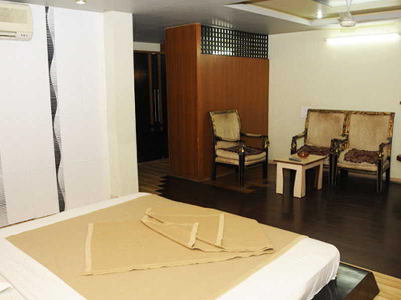 Neelkanth Paradise Ahmedabad Exterior photo